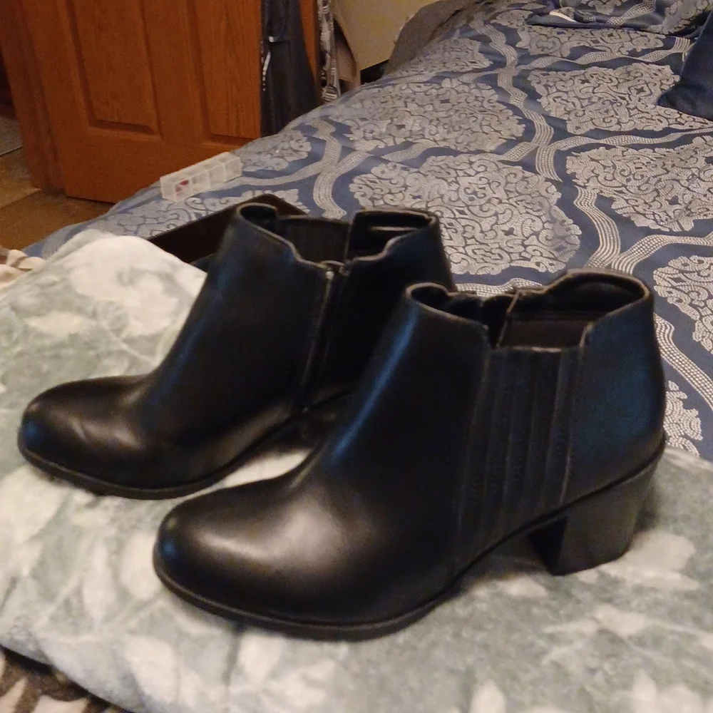 Boots - Picture 3 of 4